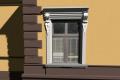 Detail okna barevný